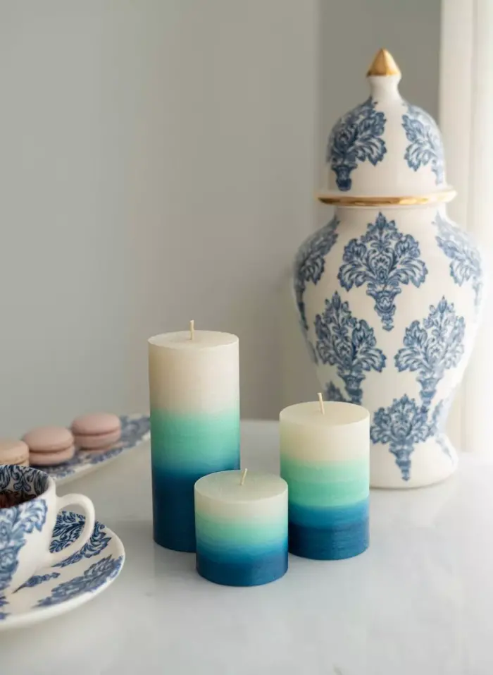خرید شمع استوانه ای متالیک سه رنگ رنگ های سفید و آبی از برند شمع ایمپریال