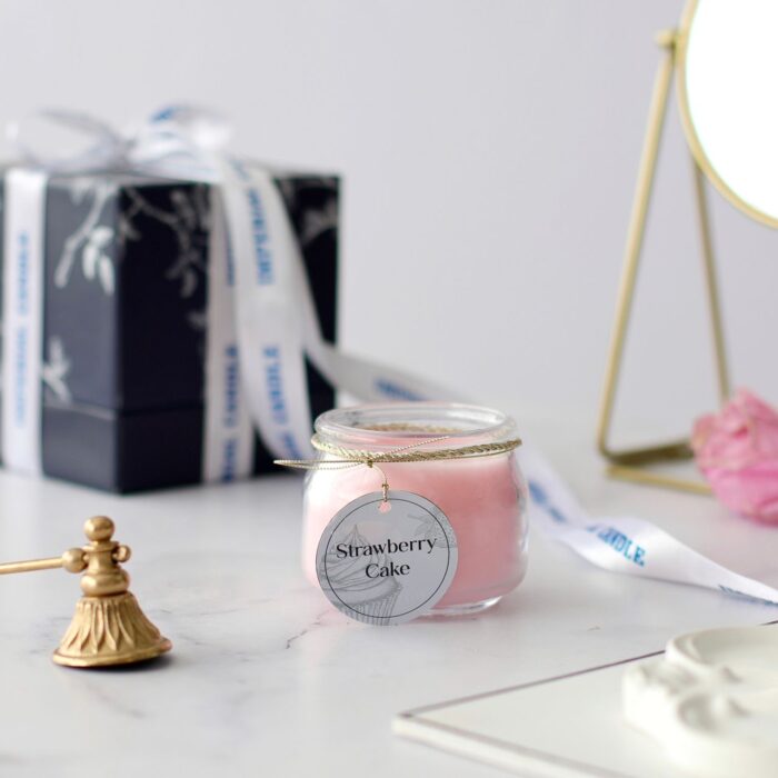 شمع جار عطری کوچک کیک توت فرنگی